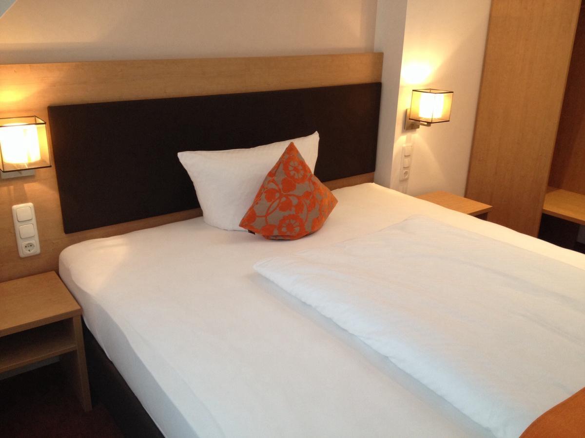 Hotel Sarah Heinsberg  Bagian luar foto